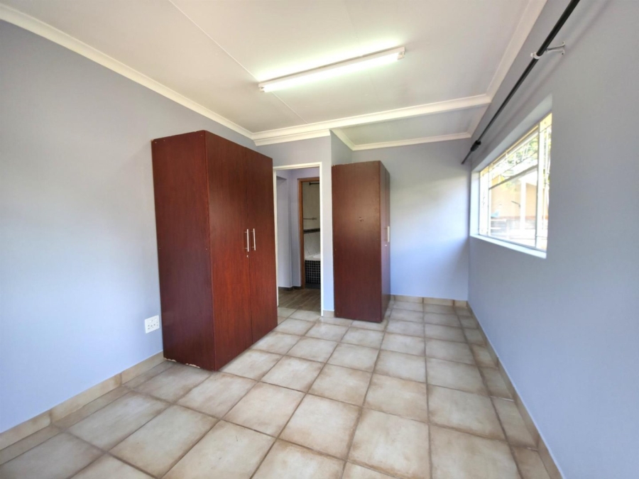 To Let 2 Bedroom Property for Rent in Meerhof North West